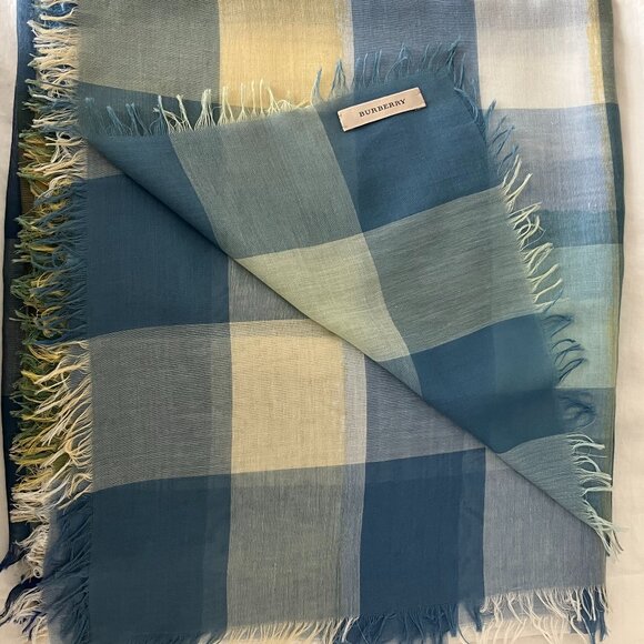 Burberry Check Scarf/Shawl - Picture 3 of 5